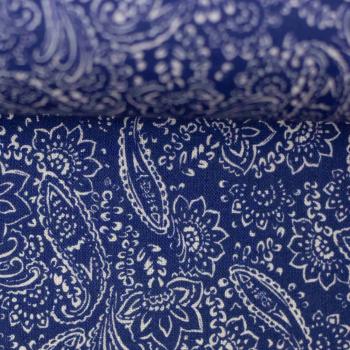 Leinen weiße Blüten auf Royalblau